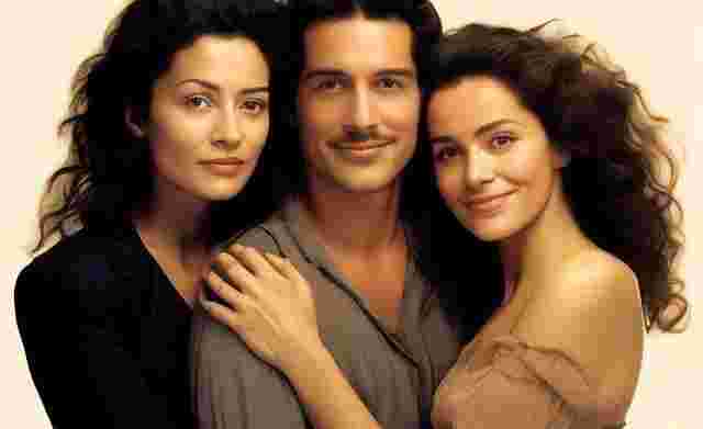 11月25日《QQ飞车》手游幻影战神和圣光雪狐怎么选择　和平精英手游幻影战神怎么样-和平精英手游幻影战神介绍